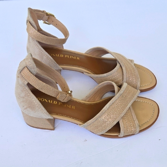 Donald J. Pliner Avai Tan Sandals with Crisscross Straps And Stack Heels Size 9M - Picture 1 of 7